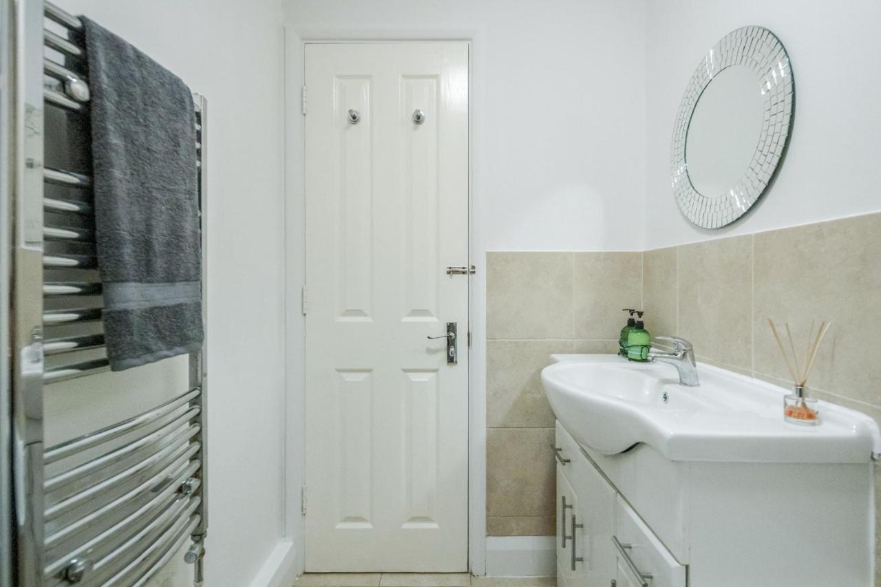 Stunning 2-Bed Apt - Free Parking - Camden - Central - Zoo - Shop - Events Londra Esterno foto