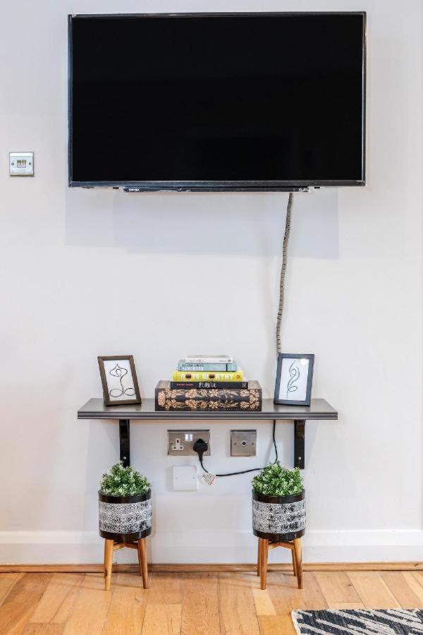 Stunning 2-Bed Apt - Free Parking - Camden - Central - Zoo - Shop - Events Londra Esterno foto